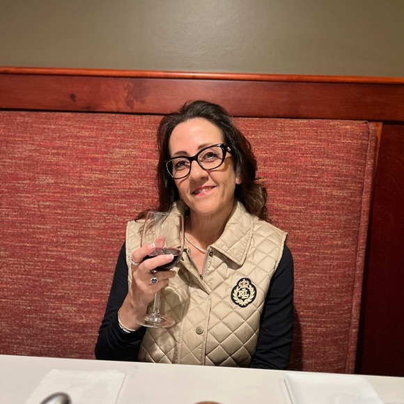 Meet your Posher, Lisa - Picture 1 of 4